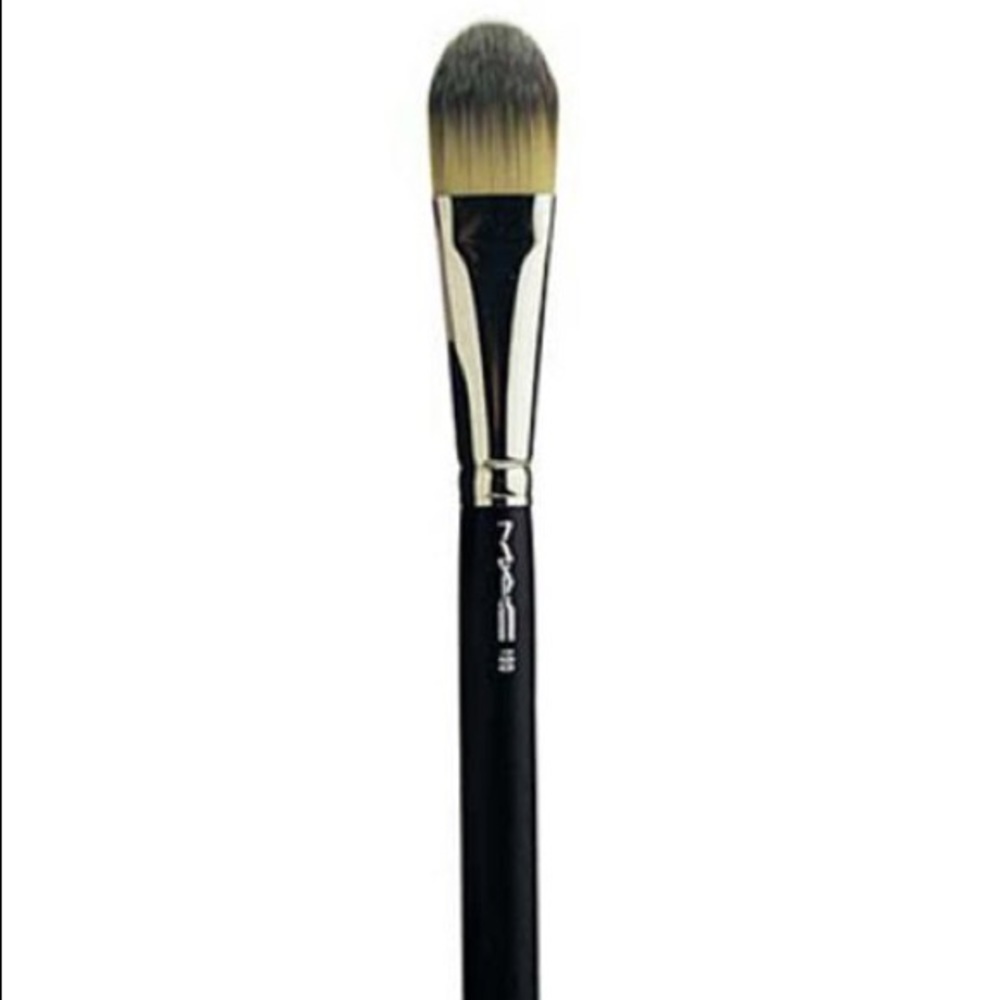 MAC 190 Foundation Brush